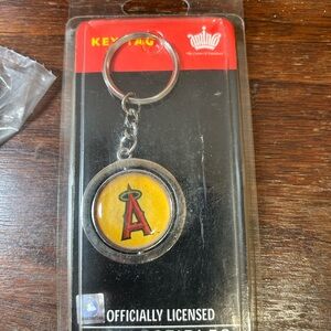 MLB LOS ANGELES ANGELS BASEBALL KEYCHAIN WITH SPINNING CENTER (B)